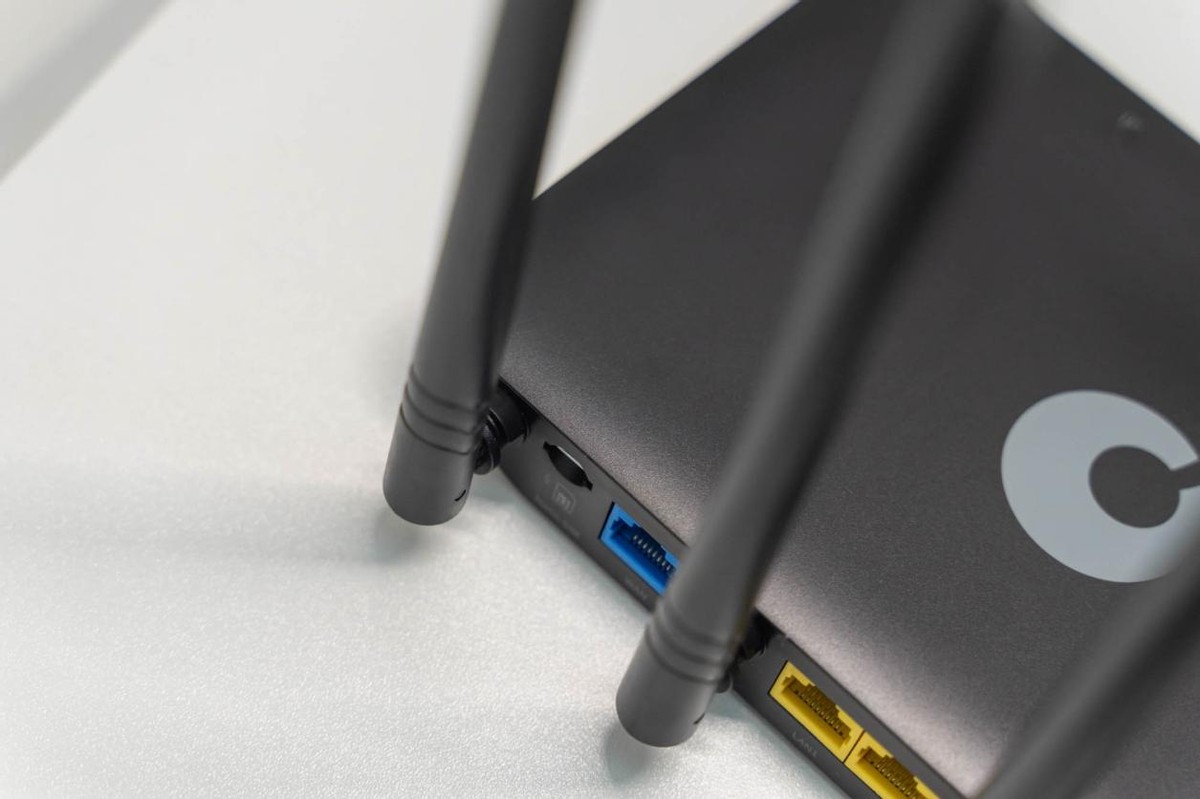 工友们放工后可以网上随意冲浪，都亏有蒲公英X4C4G路由器