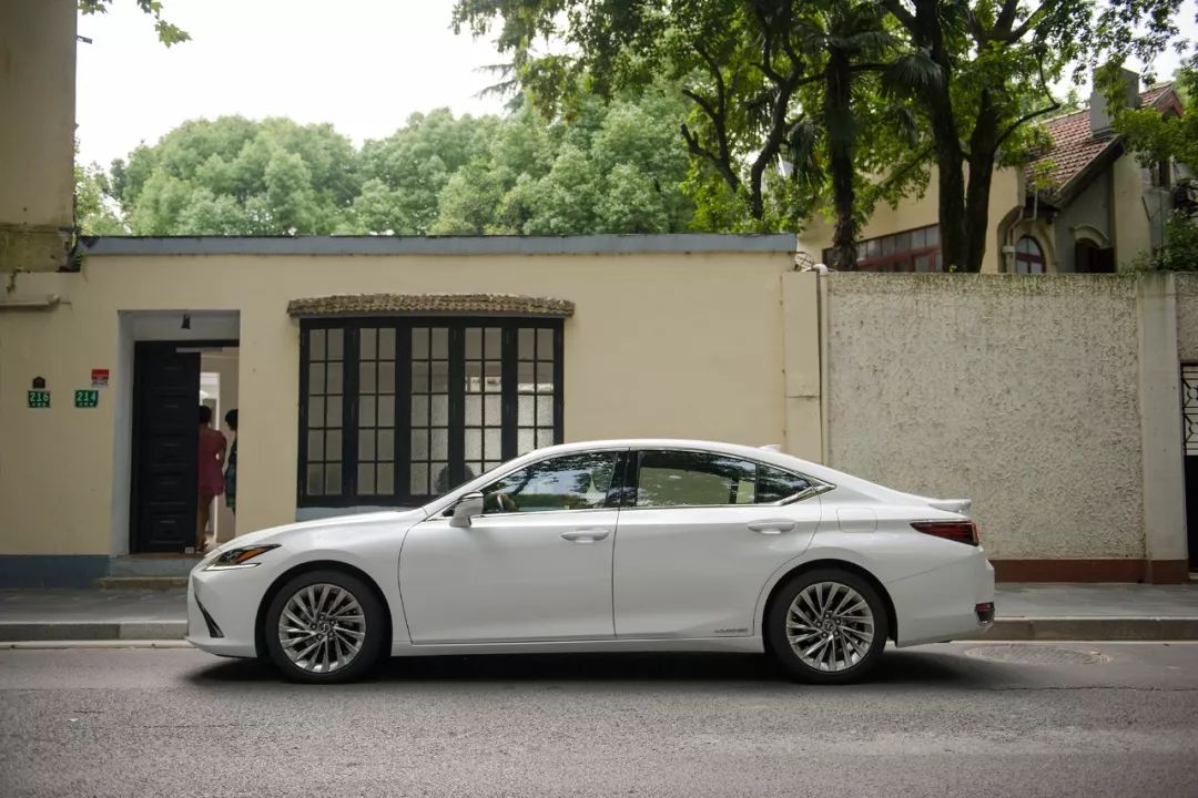 开雷克萨斯es去川藏线,开雷克萨斯es路上视频