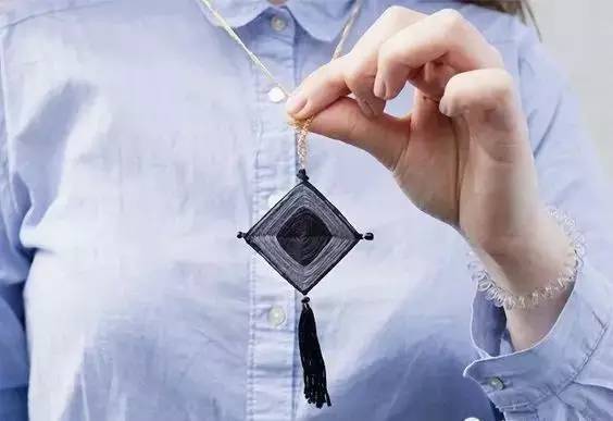 粗毛线绕花朵教程,毛线筷子绕花朵教程