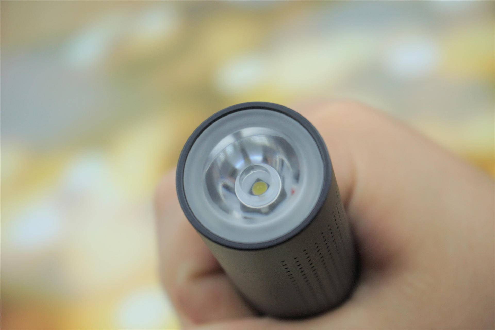 zmi手电评测,zmi手电筒开箱视频