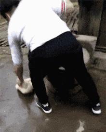 “如果这群女混混*攻围**我,我会舌战群儒!”你会怎样脱困?