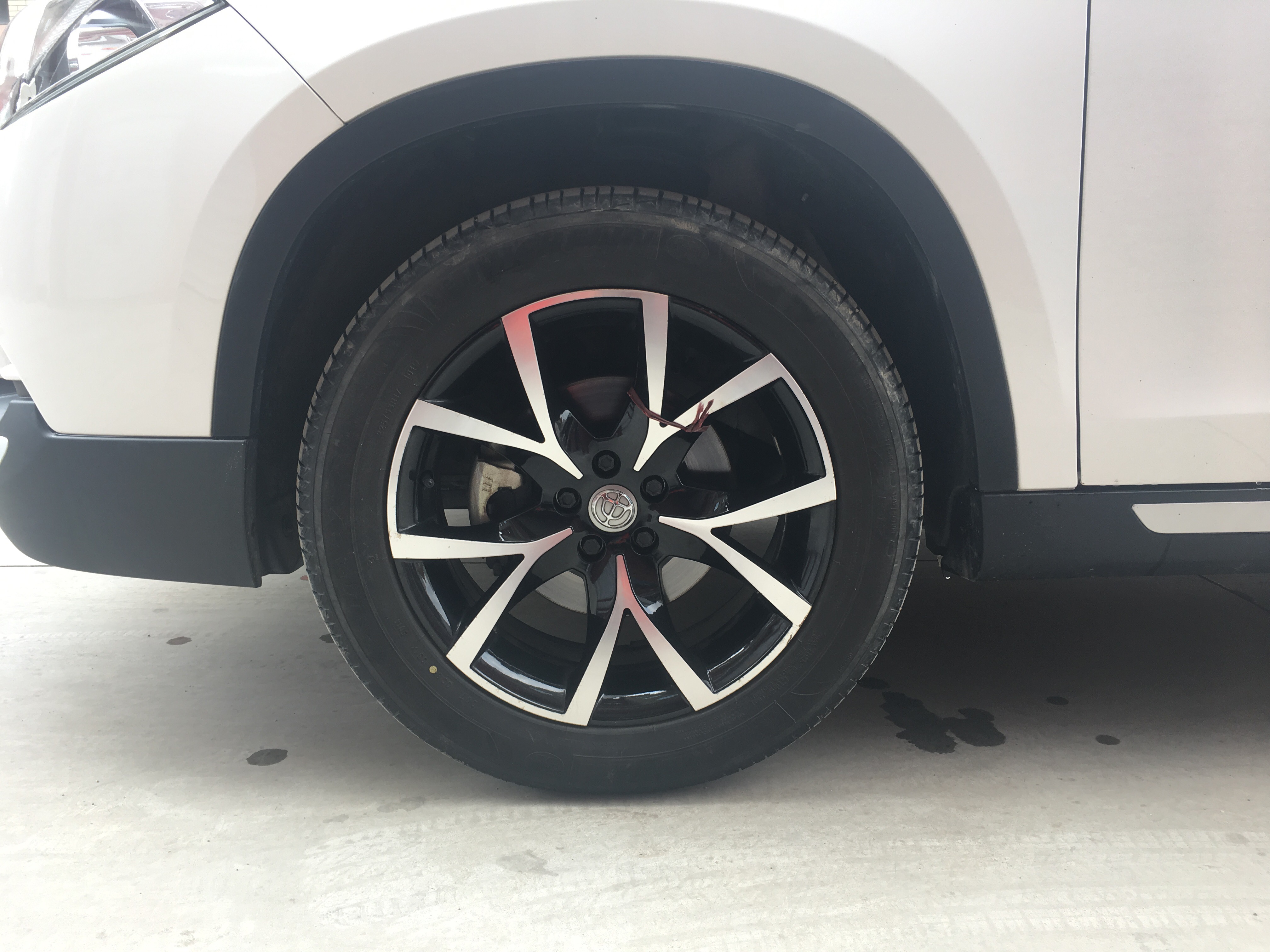 宁可一次只换两条轮胎，也要换价格更贵的米其林轮胎？