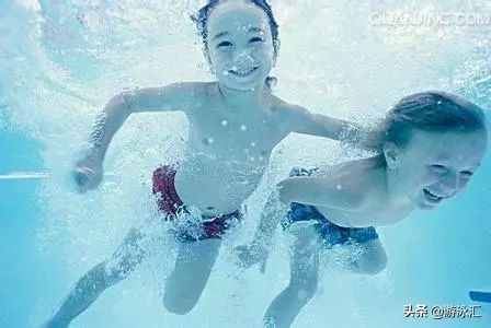 游泳小技巧有哪些,游泳的一些好玩的小技巧