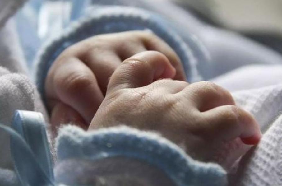 母乳宝宝特别爱喝水怎么回事,宝宝为什么喝母乳就睡了