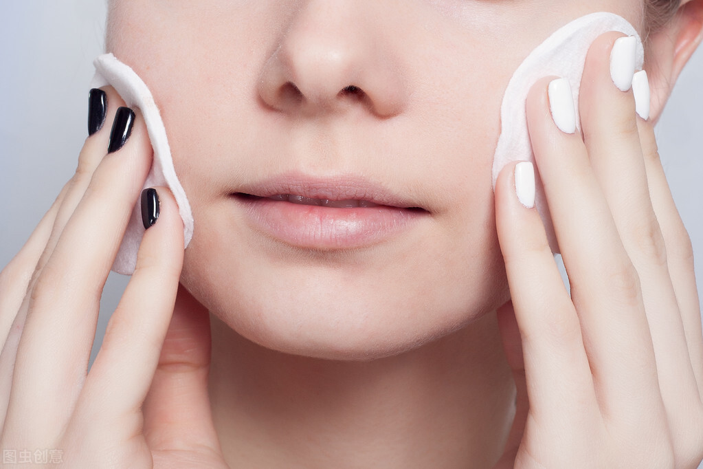 擦完乳液脸上很油怎么办,抹完保湿乳脸上很油