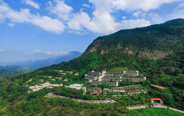 听说广州金叶子温泉酒店是广州的“小布拉宫”