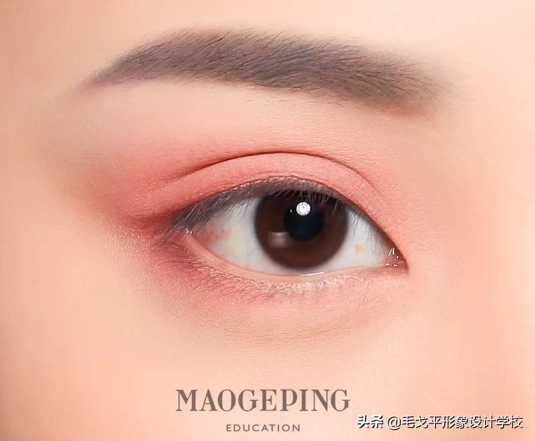 女团眼妆豆沙蜜桃色,单眼皮的蜜桃色眼妆