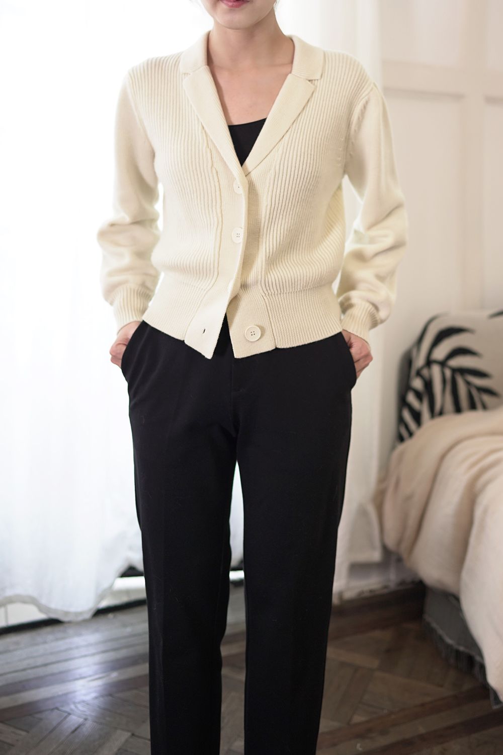 杏色大衣内搭什么颜色毛衣好看,深蓝色大衣内搭什么颜色的毛衣