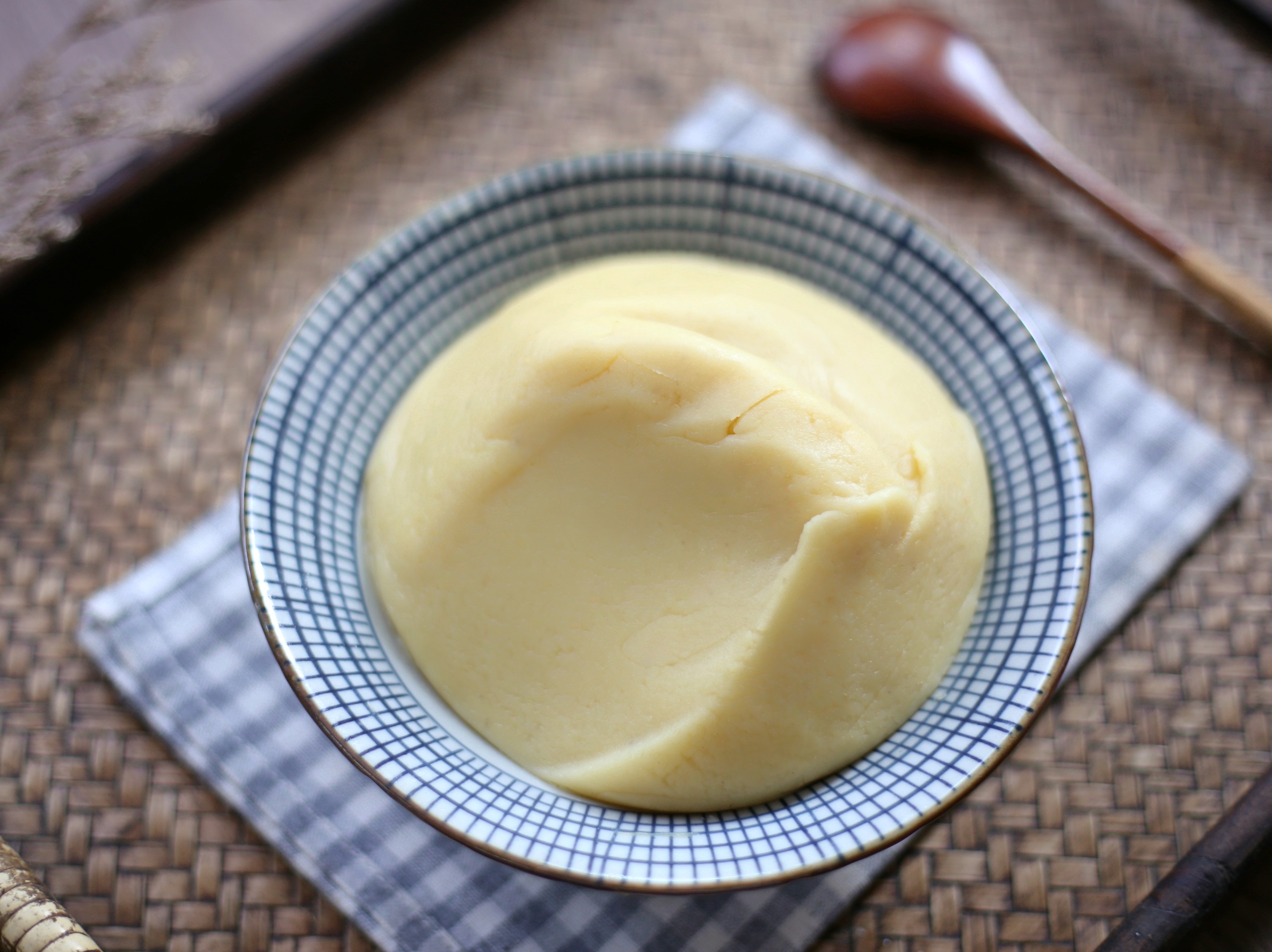 绿豆沙馅冰皮月饼的配比,绿豆沙榴莲冰皮月饼制作方法