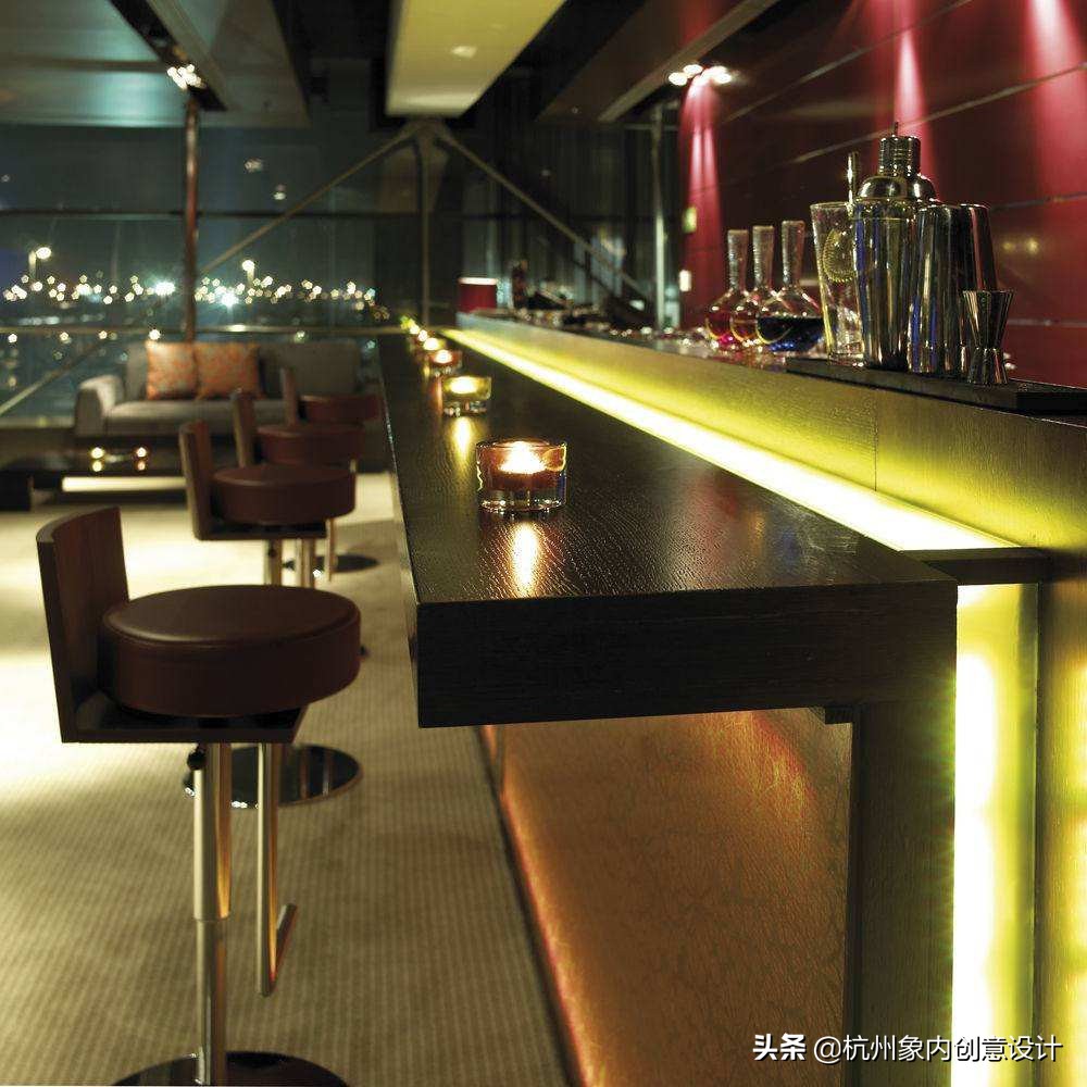 酒店酒馆区别,酒店里的酒吧