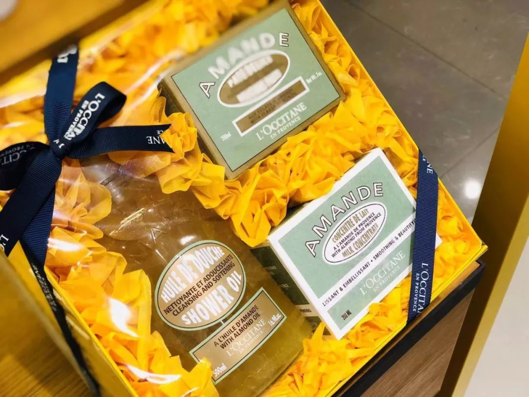 探店好看的衣服都在这里,探店逛美妆