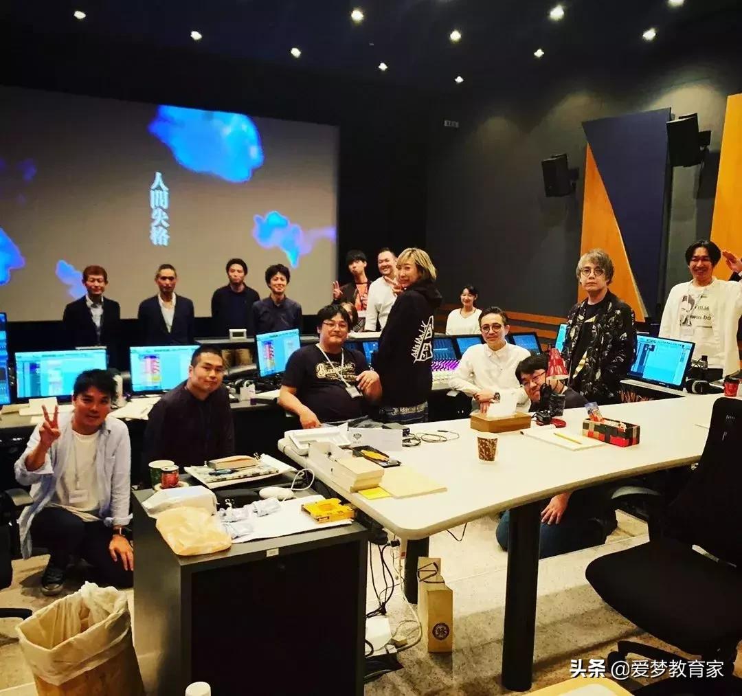 亚洲最狂野女导演，一年出3部新片，半个演艺圈为她站台