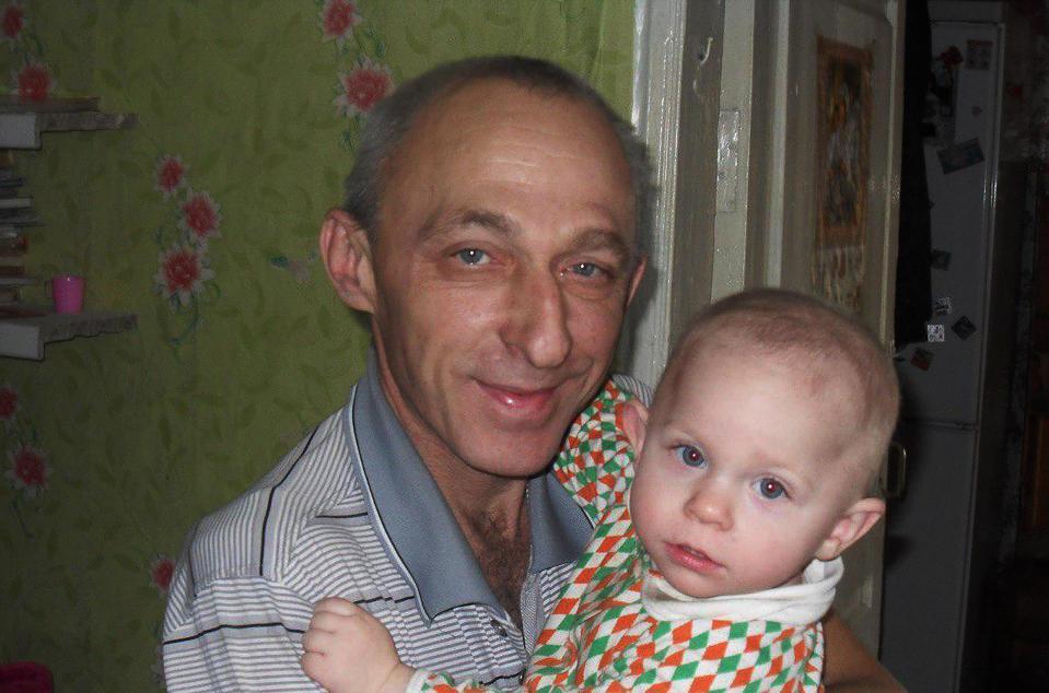 俄罗斯女孩出生时无肛门,医生一直误诊,她为此痛苦了三年