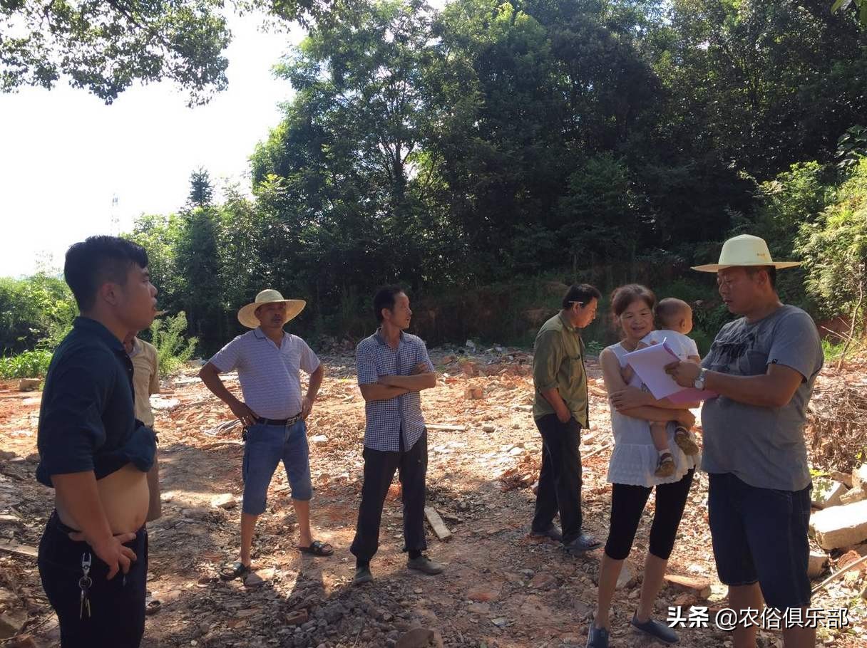 户口在娘家可以分到婆家的地吗,外嫁女在娘家分户无宅基地