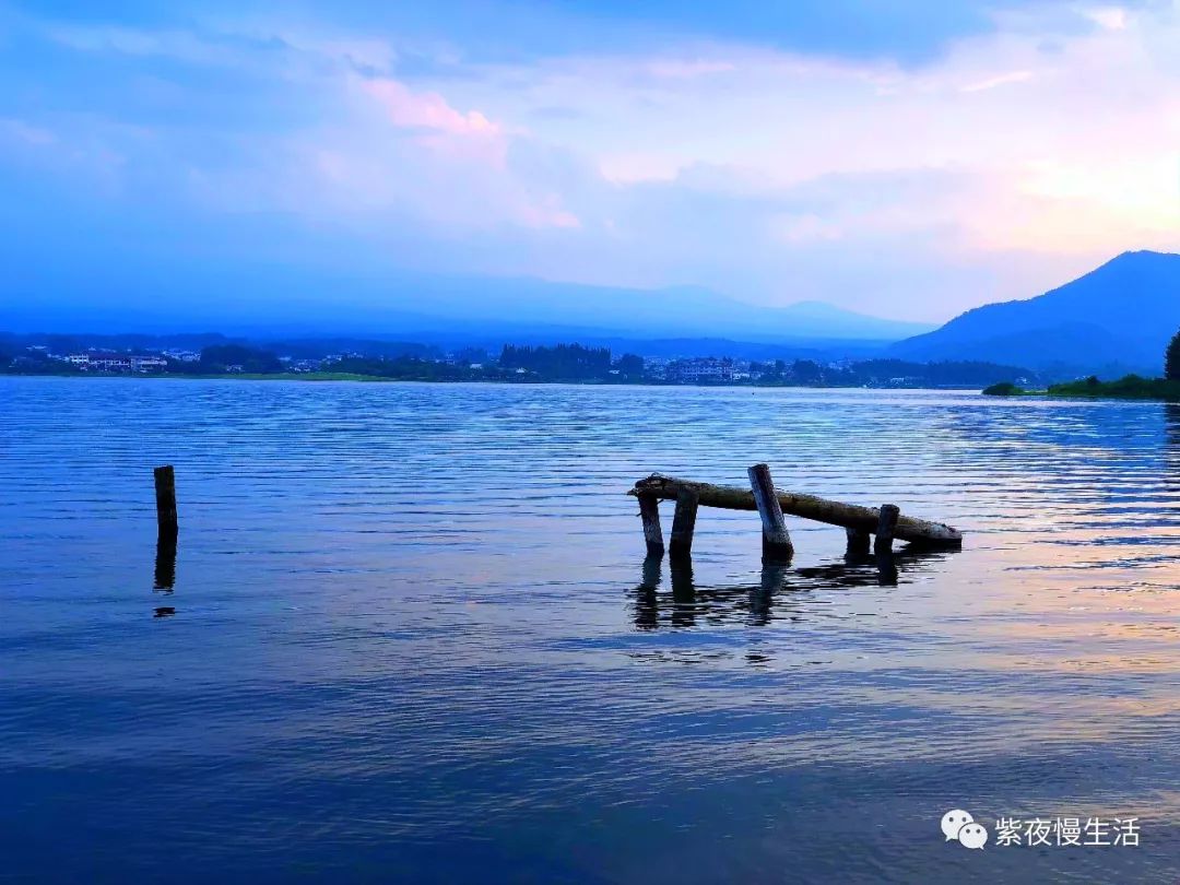 未见富士，幸运依在-秀峰阁湖月