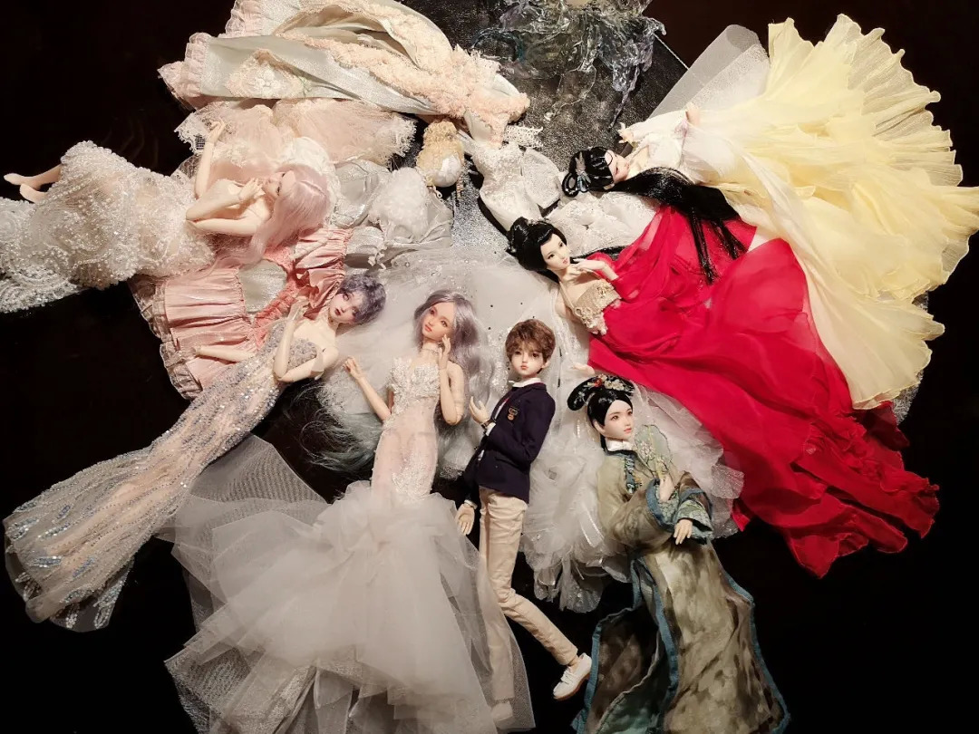 领养、整容、出道，娃圈是如何“鸡娃”的