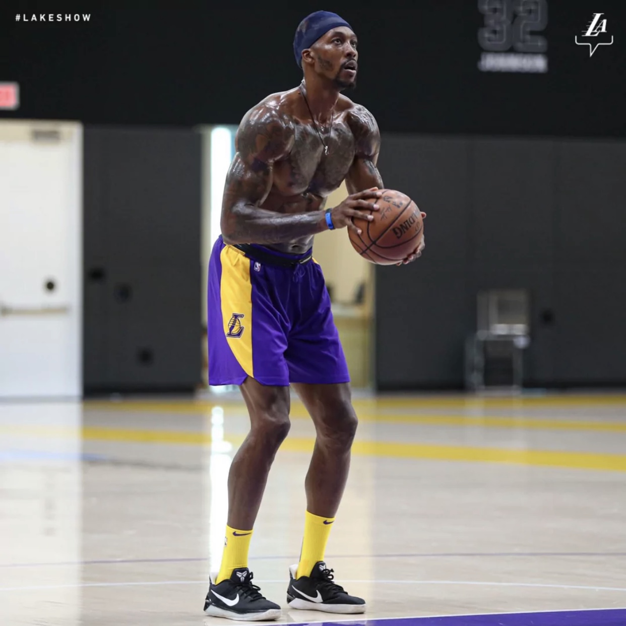 周琦60公斤卧推,周琦20公斤硬拉