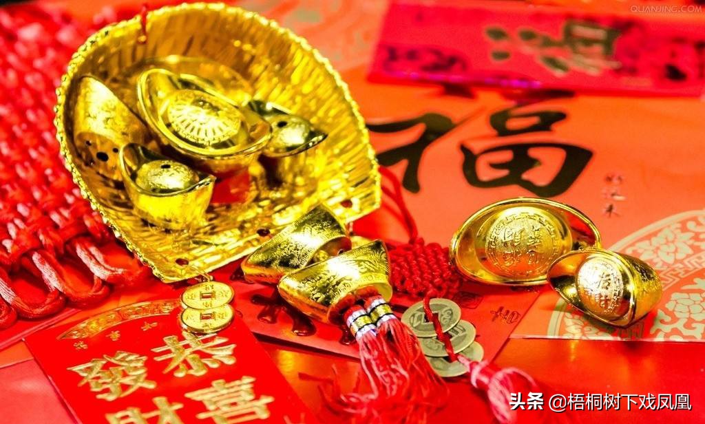 过年入户门挂钱的讲究,过年门口挂钱讲究