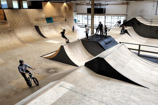 荷兰各城市足球队,荷兰总人口和总面积多少