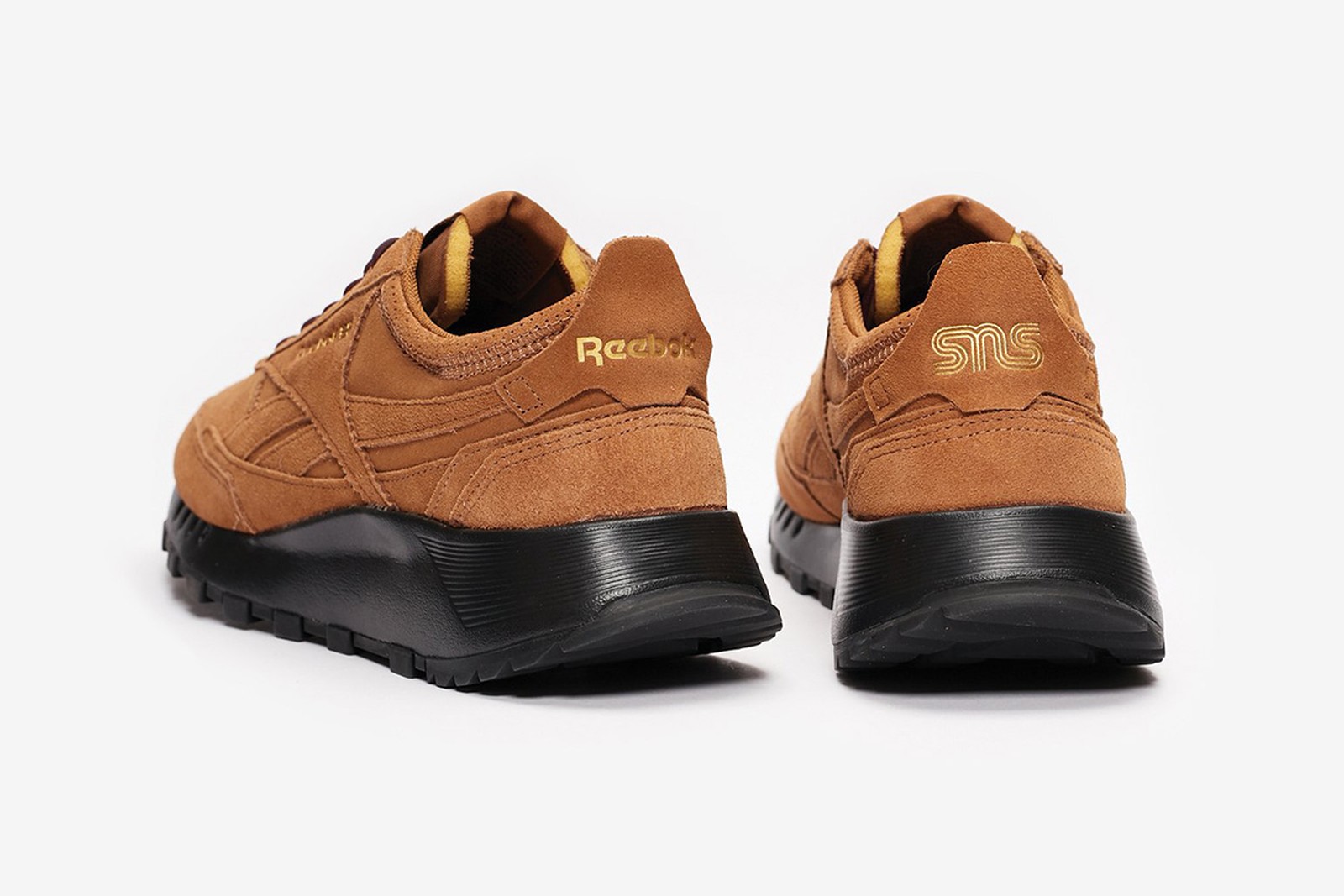 锐步专为散步而设计的球鞋