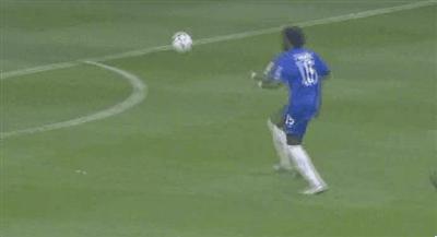 来感受一下暴力美学足球,极致的足球暴力美学