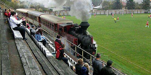 高海拔球场，漂浮球场，你知道世界上的奇葩球场都是什么样的吗？