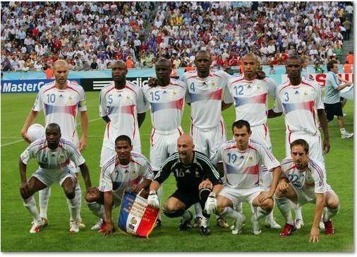 足球女孩,男孩女孩看足球