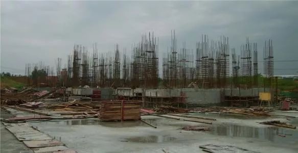 刚浇筑混凝土下雨怎么保护,浇筑混凝土时下雨怎么处理