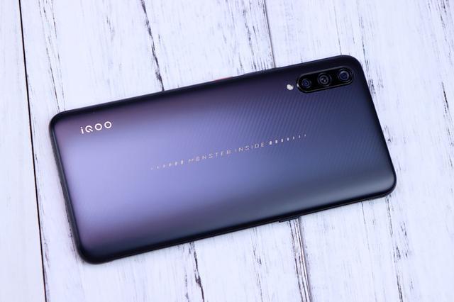 iqoo手机算游戏手机还是旗舰手机,iqoo是游戏手机还是旗舰手机