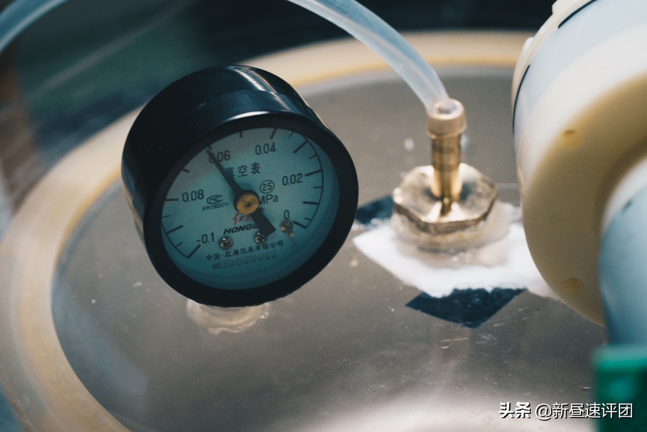 制作水晶滴胶真空机,自制液态硅胶模具