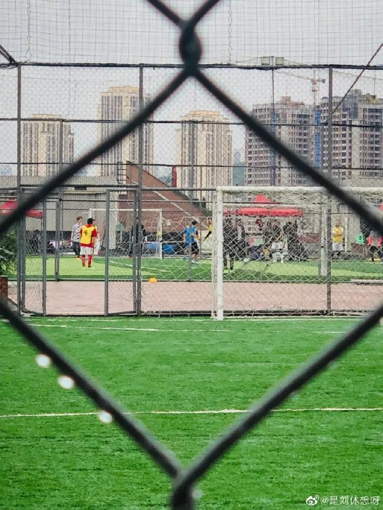 偶遇邓超陈赫鹿晗迪士尼,邓超鹿晗李晨综艺踢足球