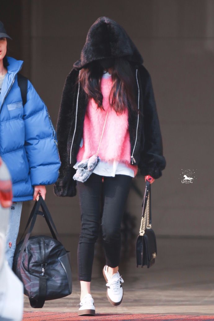 杨幂露腿穿搭,杨幂露腿穿搭秋冬