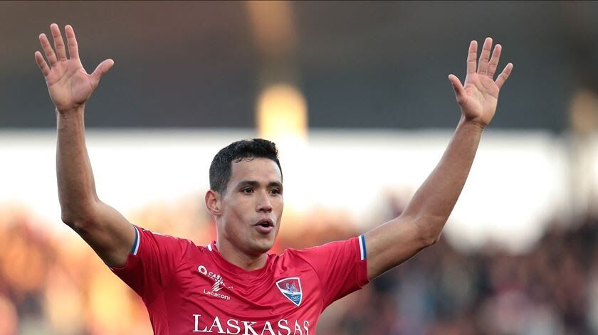 泰达新外援利马与球队合练,天津泰达2014年外援利马