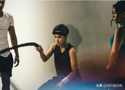 憨气女主郑靓歆，秒变攻气十足的靓妞，高调宣布与女友的拉拉恋