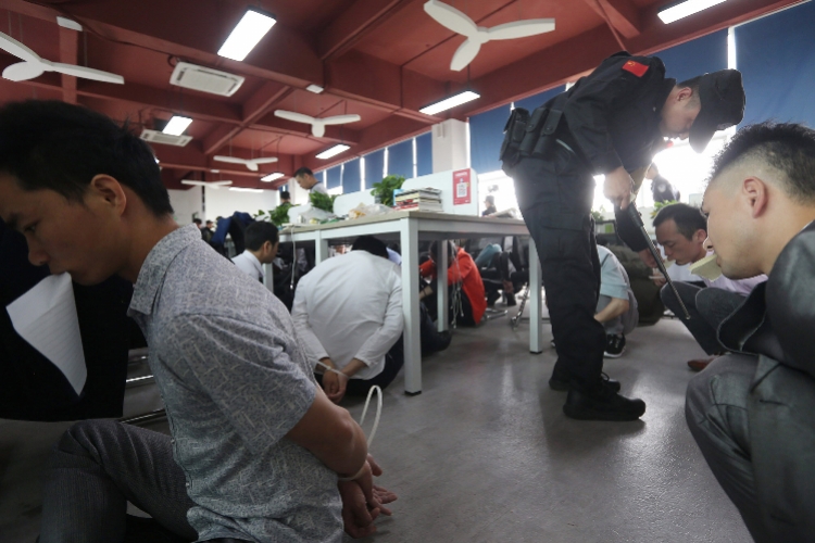 95后“性学大师”只有初中学历，靠一套“*福性**之道”在全国诈骗了五千多万！