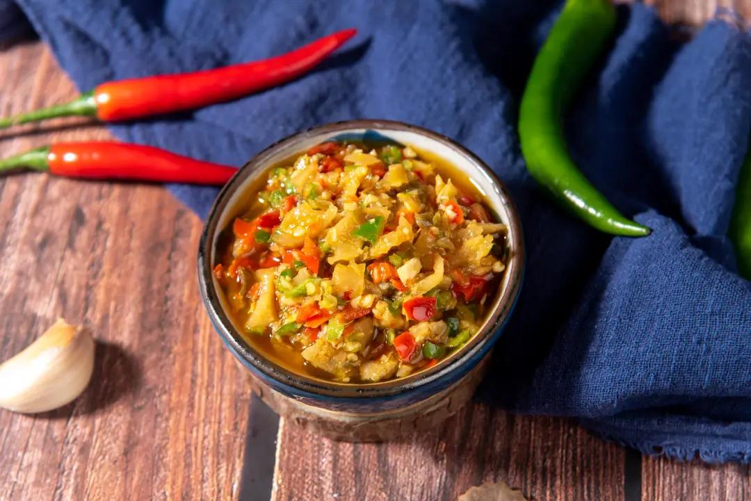 大山里的美女老板：不惧流言种田腌酱菜，一年卖出1000万