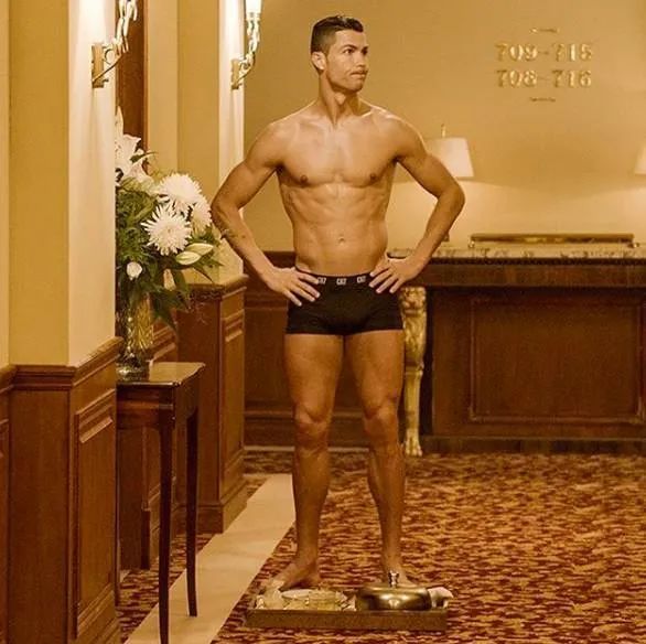 c罗成为首位收入破10亿美元球星,c罗的成长励志奋斗史