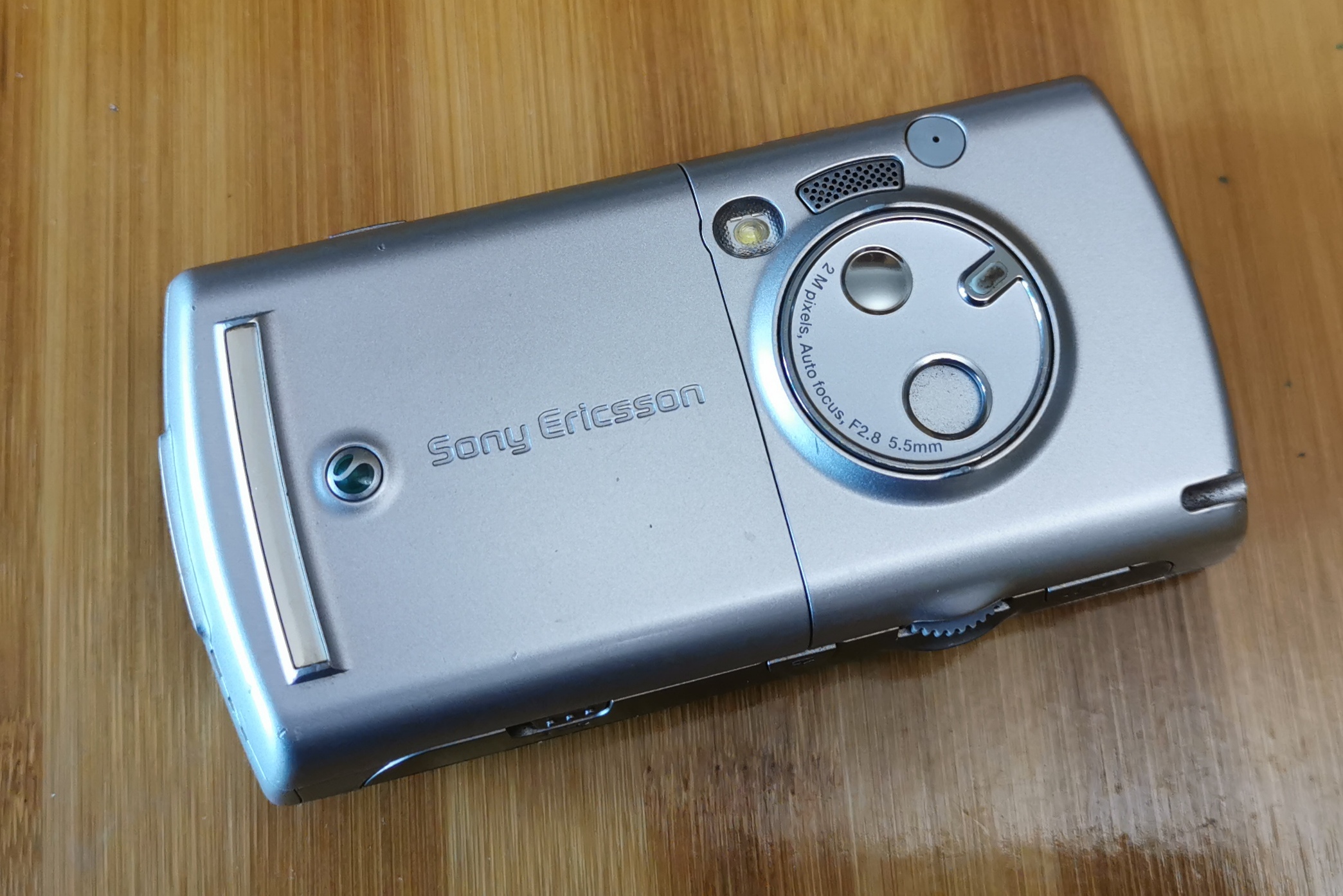 经典手机索尼爱立信p990i,爱立信p990i