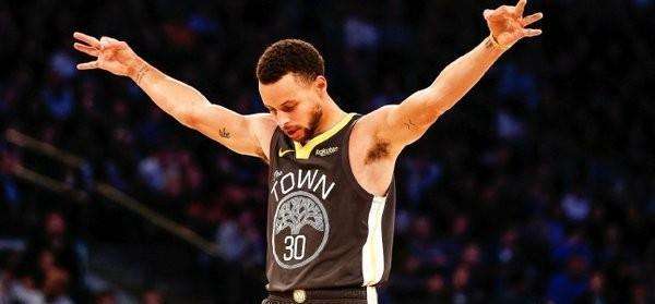 在球场上投篮,在球场上适合打什么位置