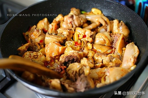 《侯卫东*场官**笔记》和《侯海洋基层风云》中的烧鸡公