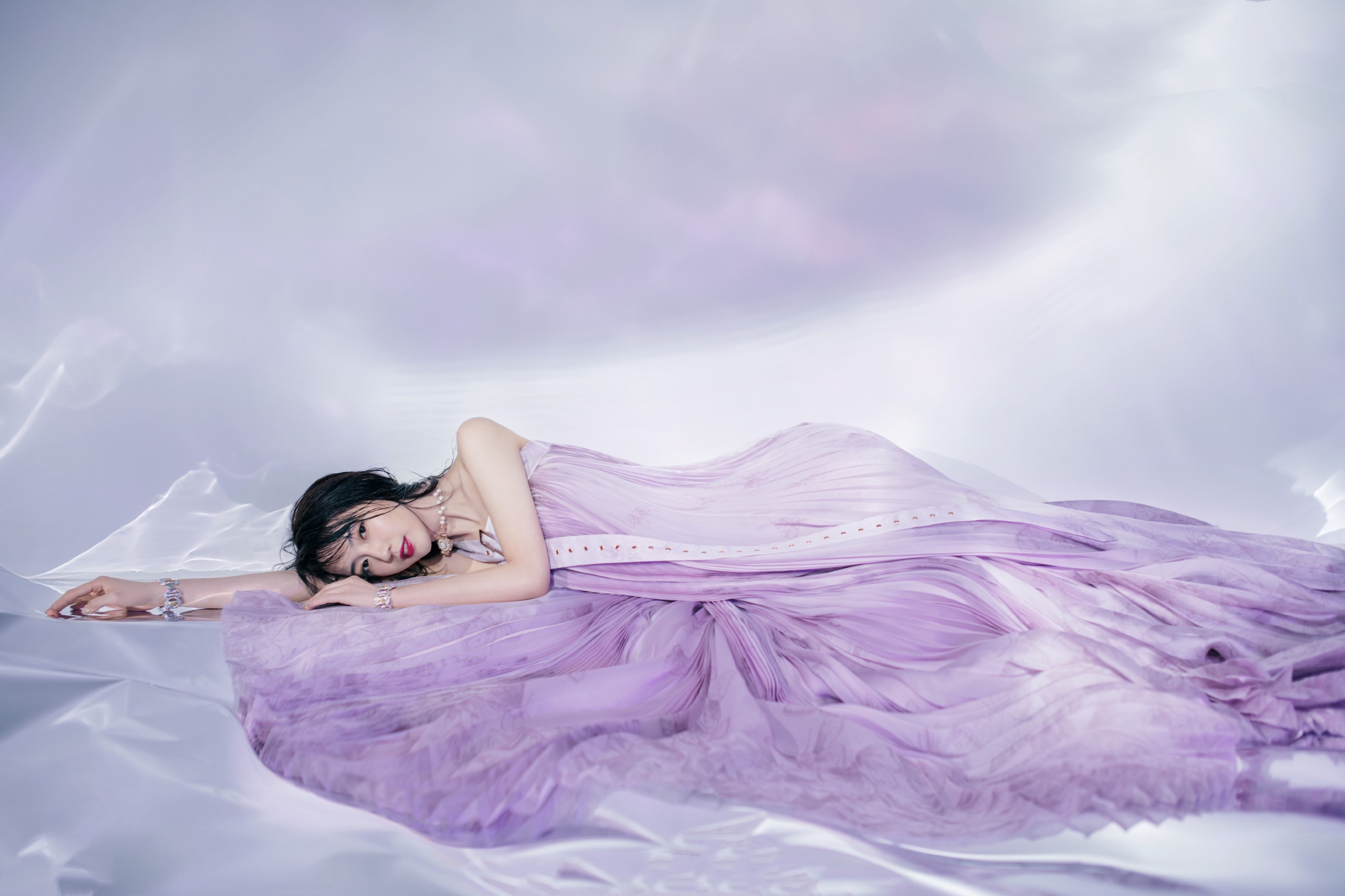 秦牛正威蓬松的头发视频,秦牛正威惊艳的照片