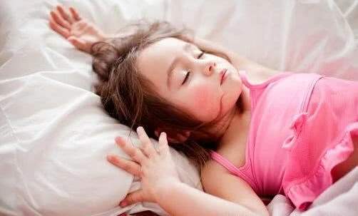 孩子一直不爱睡觉是什么原因,孩子越大越不爱睡觉了怎么回事