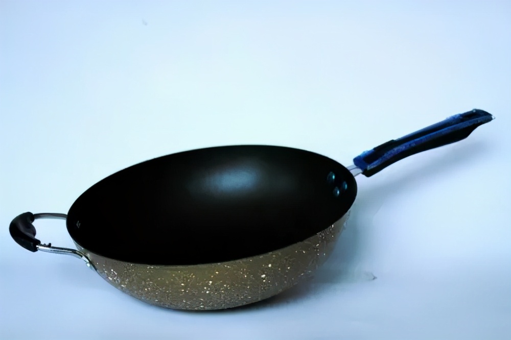 废旧化学铁桶制作的铁锅危害,废油桶压制出来的铁锅的危害