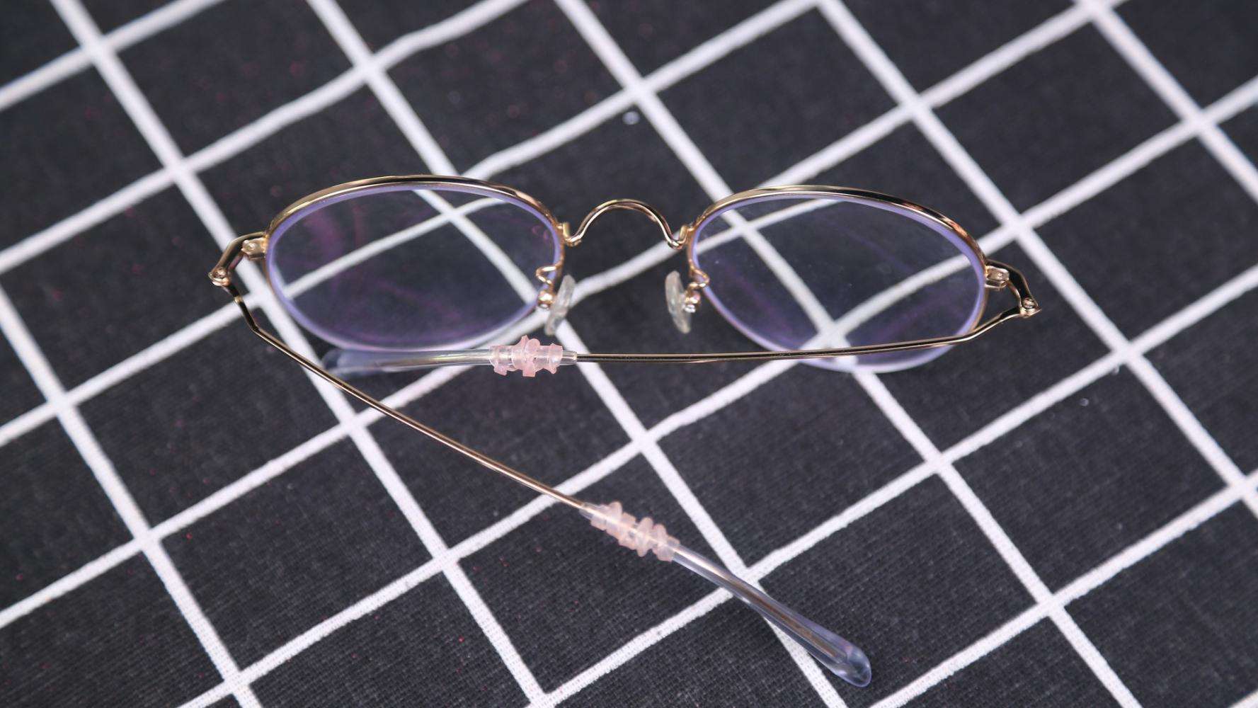 眼镜总往下掉怎么办?教你一个省事技巧,扶眼镜次数减少