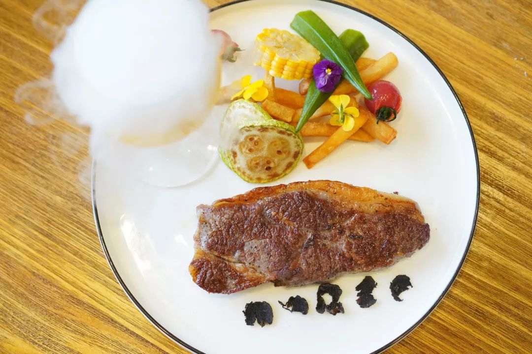 超大号战斧牛排现烤现吃,最过瘾的战斧牛排