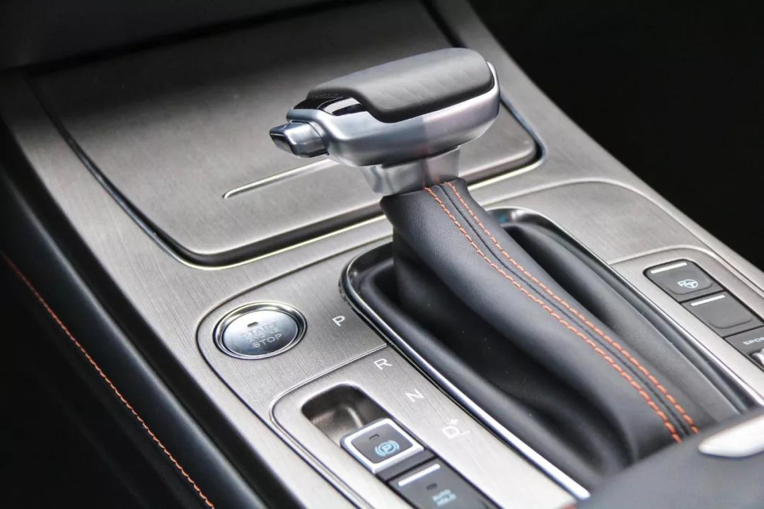 长安欧尚x7新款上市仅7.77万起,长安欧尚x7和东风风行t5evo哪个好