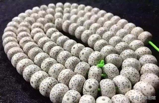 星月菩提如何盘玩成翠绿色,鸡油黄星月菩提盘出来的效果图