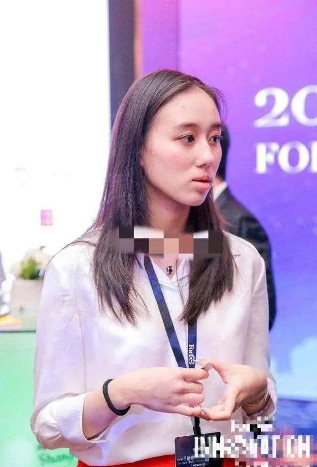 赌王女儿何超盈为什么那么胖了,赌王小公主何超欣近照曝光