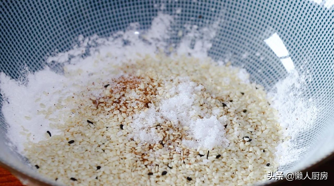 辣椒裹上面炒一下怎么做,面酱炸辣椒做法