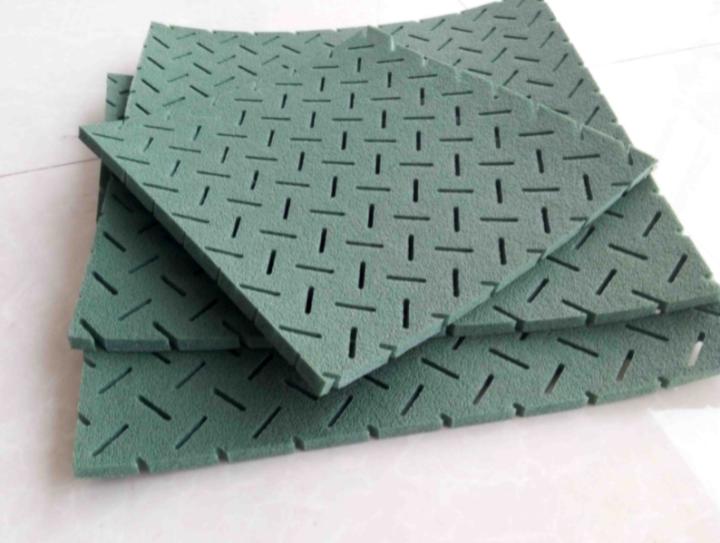 小型足球场投资预算,私人500平米足球场造价